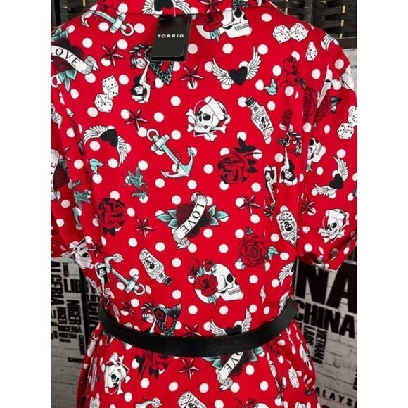 Retro Chic Torrid Plus 18 Red Skull-Rose-Love Graphic Short Sleeve Midi Dress - Picture 5 of 7